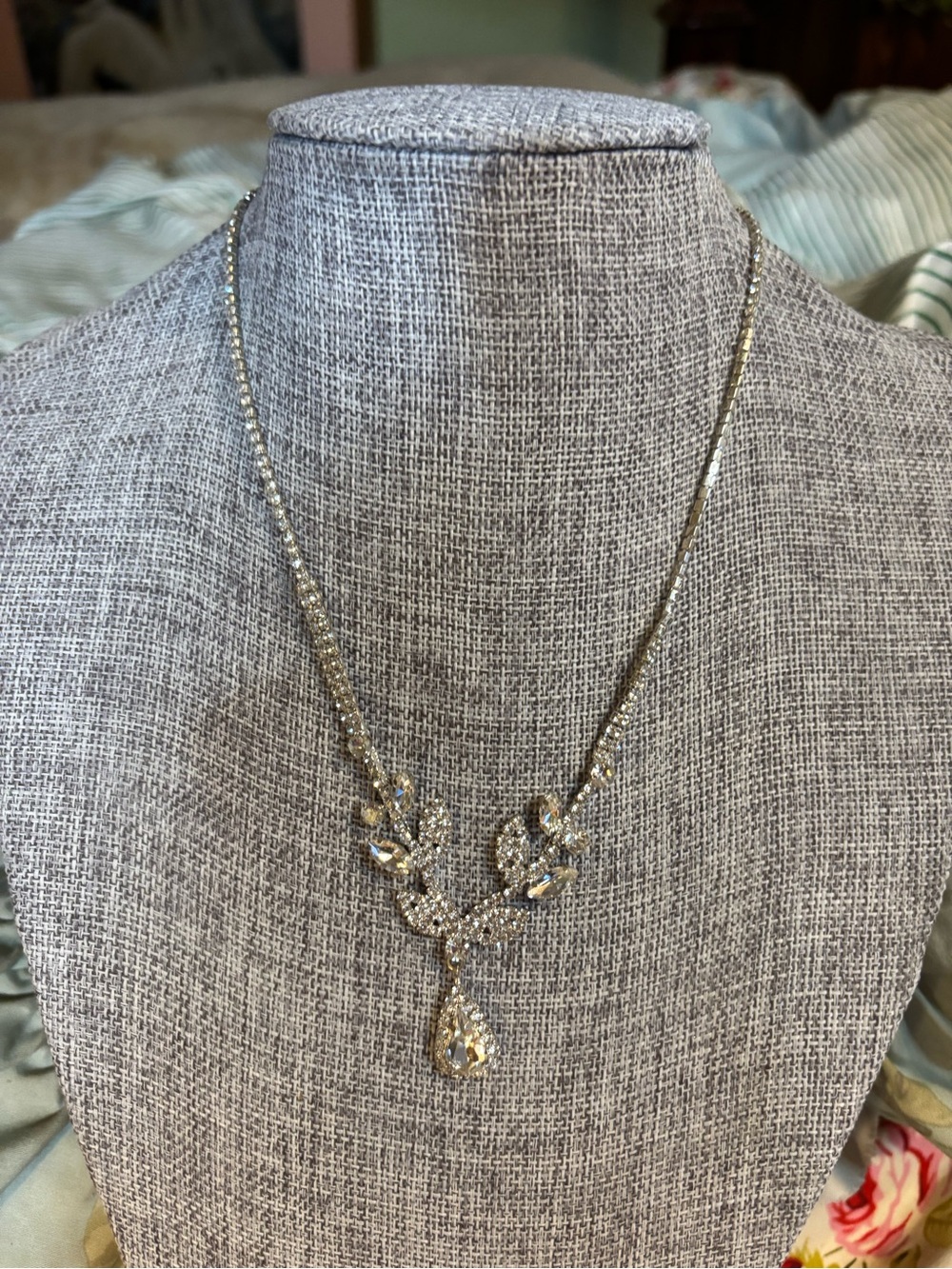 Sparkling Crystal Teardrop Necklace - Gold-Tone